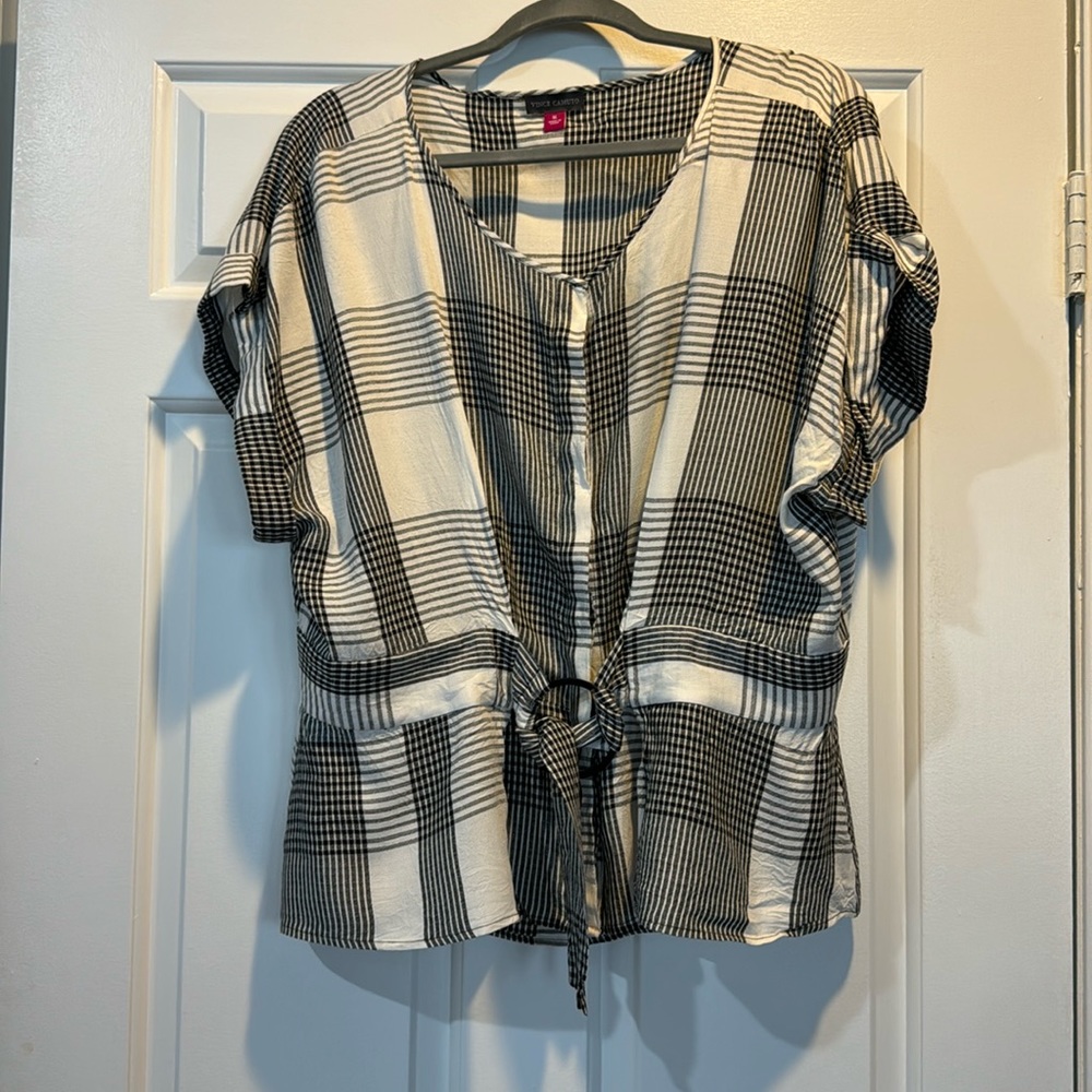 Vince Camuto, size XL black & White checked top.